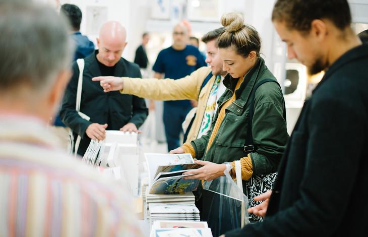 Browsing at NYABF14. Photo courtesy BJ Enright Photography.