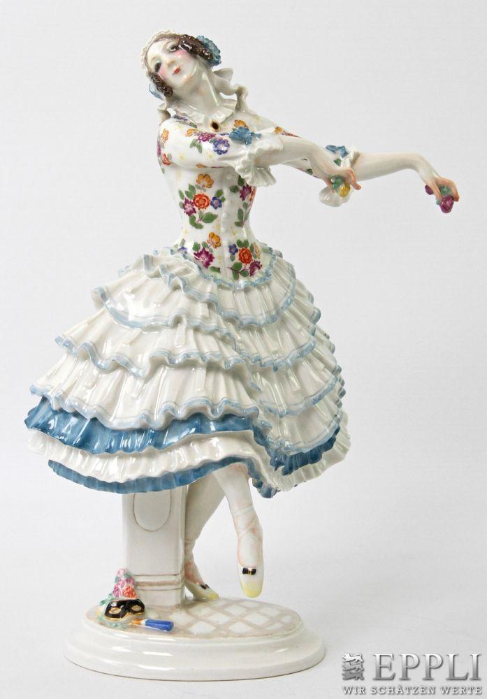 MEISSEN "Chiarina" aus dem Russischen Ballett, 20.Jh.  1.Wahl, nach einem Modell von Paul Scheurich um 1912. Unterglasurblaue Schwertermarke, H. ca. 27 cm  Aufrufnummer: 619 Aufrufpreis: 1.500 Euro inkl. Aufgeld