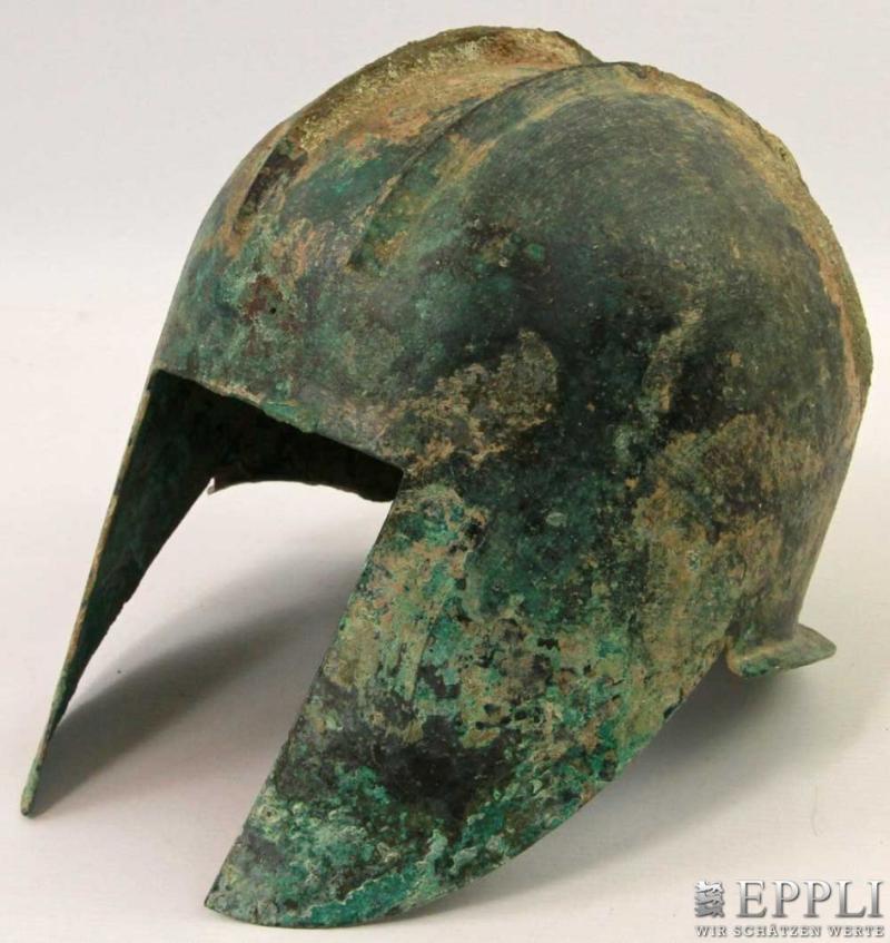 Antike Illyrien - Bronze Helm, ca. 6./5. Jhdt. v. Christus  Restaurierter, sehr guter originaler Zustand. Aus alter süddeutscher Privatsammlung  Aufrufnummer: 216 Aufrufpreis: 3.000 Euro