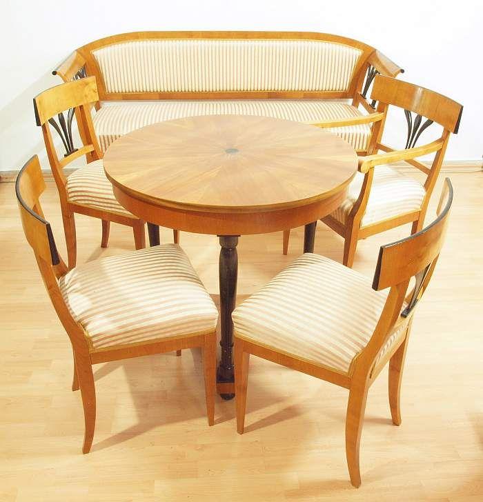 Biedermeier Esszimmer Garnitur. 20. Jh. Kirschbaumholz, furniert, Ebenholz geschwärzt. 6 Teile Limitpreis:	900 €