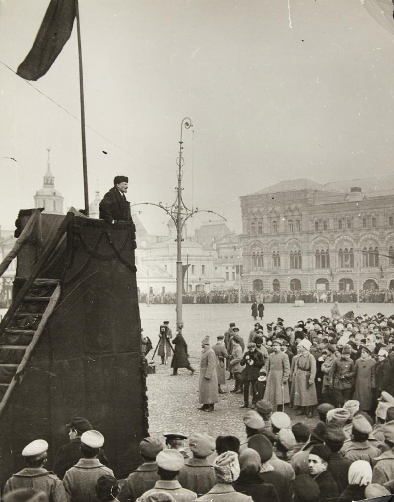 007 Anonymer Fotograf, Wladimir Lenin – Politische Rede, Moskau 1918 Ergebnis: 19.200 Euro