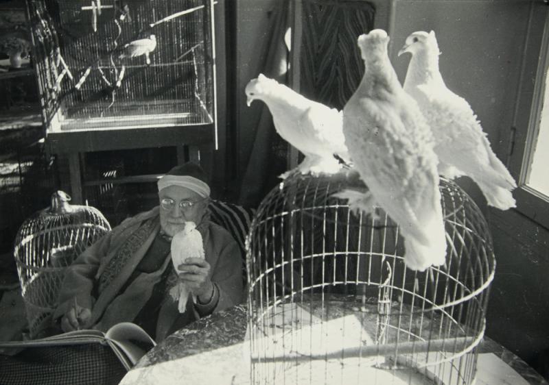 003 Henri Cartier-Bresson, ‘Derrière la Gare Saint-Lazare’, Paris 1932 © Henri Cartier-Bresson € 4.000 / € 7.000-9.000