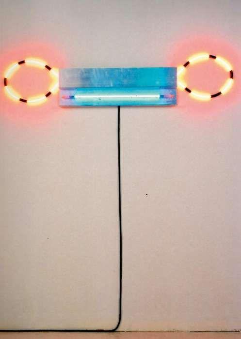 Keith Sonnier "Double Loop" 1989 Aluminium und Neonröhren Ca. 32 x 145cm Ex. 1/12 Taxe: 2.000 - 3.000 Euro