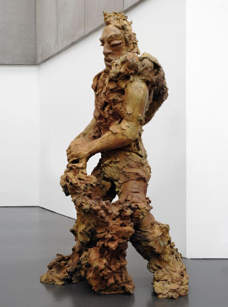 Stella Hamberg: “Berserker III”, 2008 Bronze, patiniert 244 x 150 x 100 cm courtesy Galerie EIGEN + ART Leipzig/Berlin Foto: Uwe Walter, Berlin