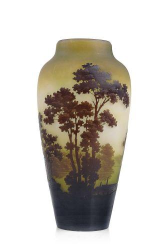 678   Vase mit Flusslandschaft. Gallé. Frankreich. 1904 - 1906. 1800 €