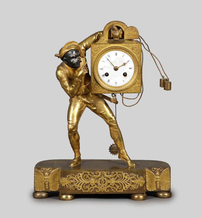 192 Kaminuhr, 19.Jh.  Harlekin mit Uhr, Bronze, vergoldet, 600/ 13000 Euro