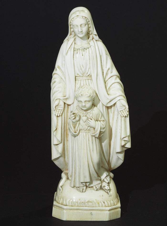 Madonna mit Kind. Süddeutschland um 1910 an den Art Déco angelehnt. Mindestpreis:	300 EUR