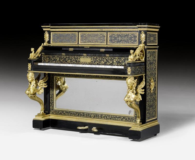 PIANINO MIT BOULLE-MARKETERIE "AUX FEMMES AILEES", Louis-Philippe, sign. Ignace Pleyel & Comp., für Baron James de Rothschild. CHF 150 000 / 250 000.