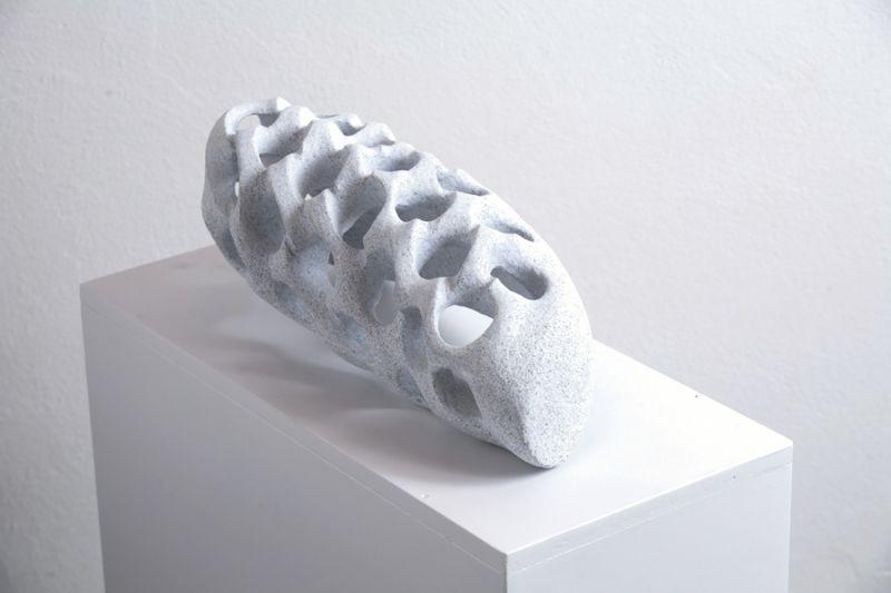 transit 2, 2011, Krastaler Marmor,  48 x 22 x 22 cm