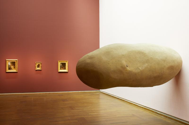 ERWIN WURM Geb. | Born in 1954 Home | 2006 Acrylharz, Farbe | Acrylic resin, paint 110 × 115 × 285 cm Collection Antoine de Galbert, Paris Foto | Photo: Leopold Museum/Lisa Rastl, Installationsansicht | Installation view Leopold Museum, Wien | Vienna © Bildrecht, Wien, 2017