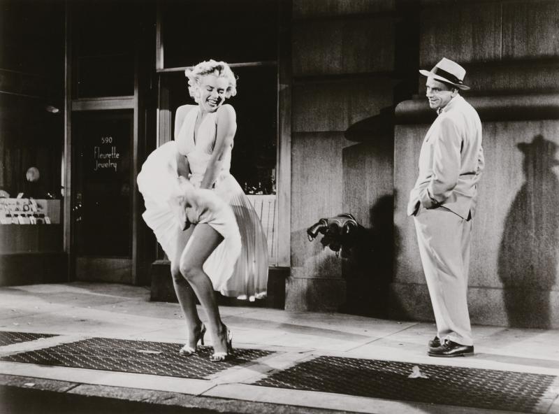 Sam Shaw Marilyn Monroe und Tom Ewell in Das verflixte siebente Jahr, Regie: Billy Wilder, 1954 C. Sam Shaw Inc.- licensed by Shaw Family Archives, Privatsammlung