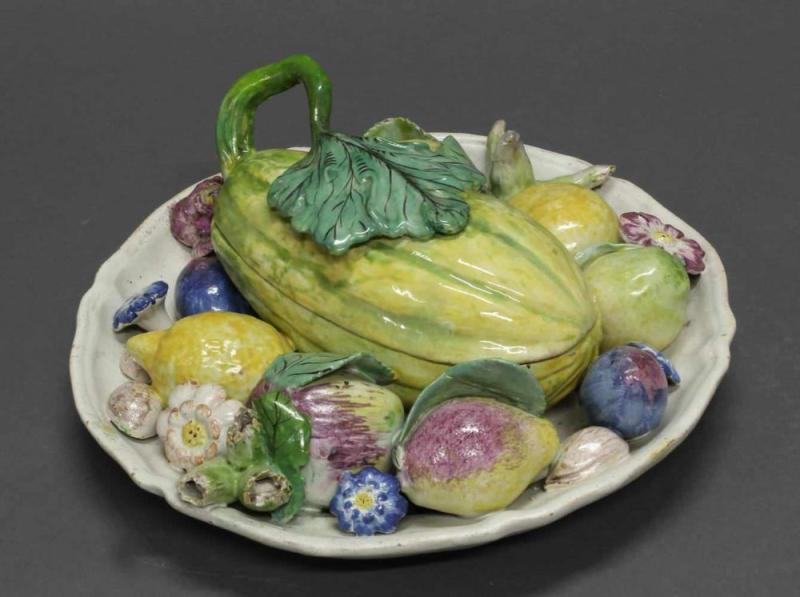 Schaugericht, "Melone mit Früchten", Fayence, Braunschweig, um 1756-1773 Mindestpreis:	1.000 EUR