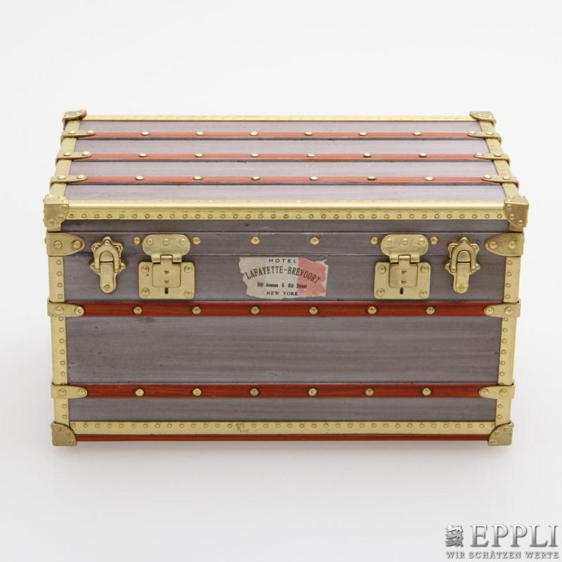 LOUIS VUITTON seltener Briefbeschwerer "SPECIAL TRUNK FOR MEN 1899", Koll. 2012.