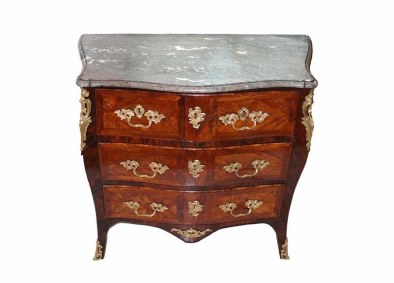 Louis XV-Kommode (Frankreich, um 1760) Palisander; bombierter Korpus mit 2 Schubladen... Mindestpreis:	3.800 EUR