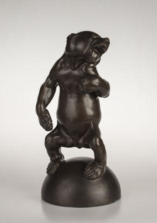 Franz Barwig, „Stehender Bär, raufend“, K.& K. Kunst-Erzgießerei, Wien um 1909, Bronze patiniert, H: 44 cm, D: 21,5 cm, Foto: Patrick Kovacs Kunsthandel