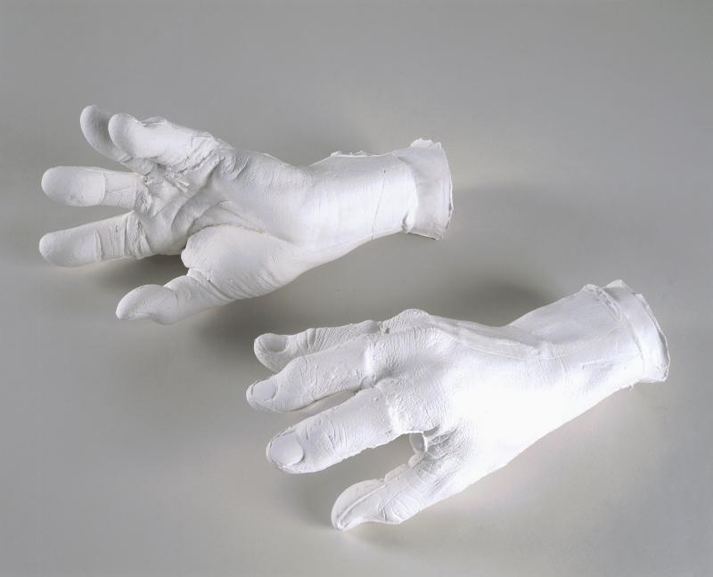 Bruce Nauman, All Thumbs, 1996 Gips, 2-teilig, 25.4 × 14 × 10.2 cm und 24.1 × 10.2 × 10.8 cm, Privatsammlung. Courtesy Sperone Westwater, New York, Foto: Courtesy the artist and Sperone Westwater, New York, © Bruce Nauman / 2018, ProLitteris, Zurich