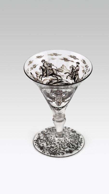 Ignaz Preissler Trichterpokal mit dem Wappen von Johann Leopold Graf von Paar Kronstadt, um 1720 farbloses Glas, radierte und goldgehöhte Schwarzlotmalerei; H. 17 cm Schätzpreis: 50.000 – 10.000 €