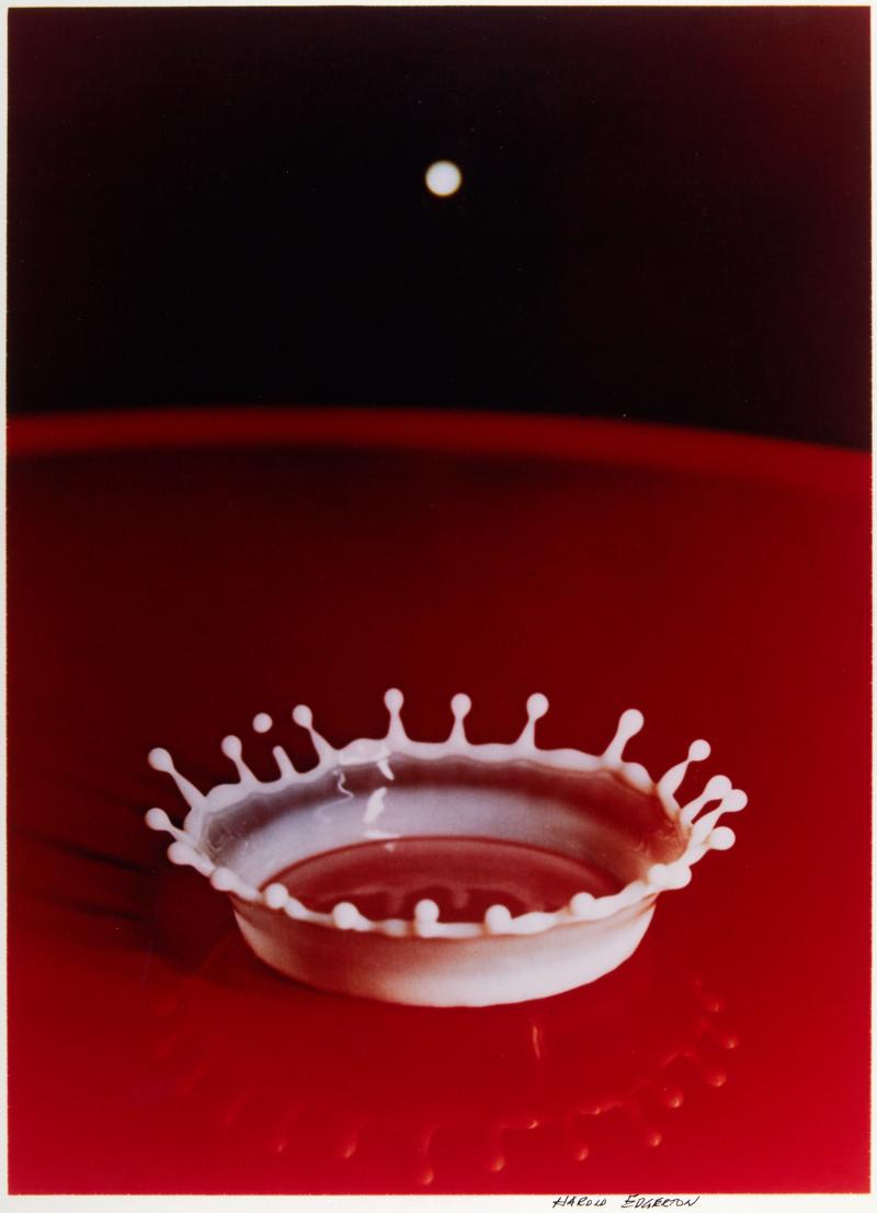 Harold Edgerton (1903-1990) Milk-Drop Coronet, 1957 Schätzpreis: 5.000–6.000 Euro