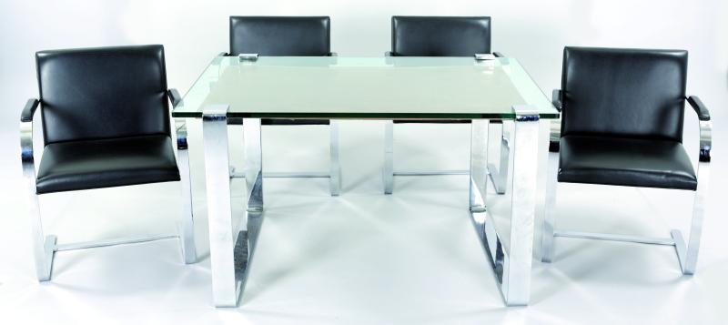 at.-Nr. 891 4 Armlehnstühe m. Tisch Stahl/Leder/Glas, Fa. Knoll, 20.Jh. Nach einem Entwurf (Stuhl) v. Mies van der Rohe.- Modell "Brno", Schätzpreis 650,- EUR