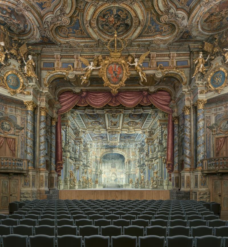 Bildtitel: Markgräfliches Opernhaus Bayreuth nach der Restaurierung, Blick zur Bühne mit neu rekonstruiertem Bühnenbild  Foto: Achim Bunz