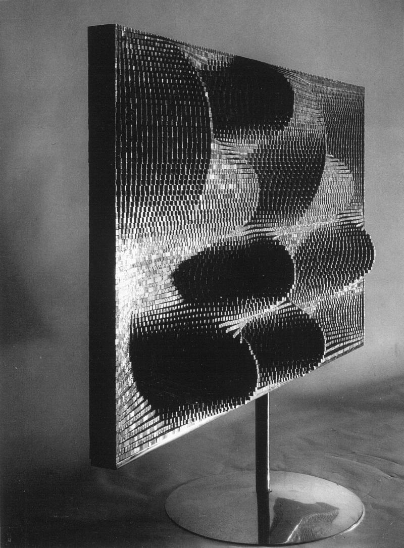 Vjenceslav Richter, "Geschlossene Sinusoiden", 1968, Aluminium, Neue Galerie Graz/Universalmuseum Joanneum, Foto: Johann Koinegg/UMJ