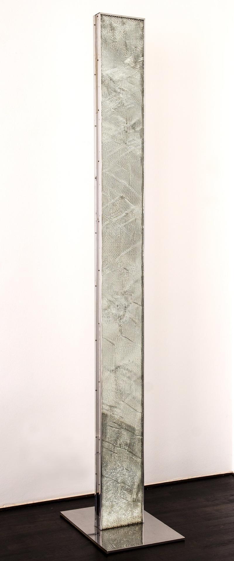 LICHTSTELE HEINZ MACK (Lollar, 1931) Plastic, aluminium and plexiglass, pedestal 246 x 41 x 61 cm (97 x 16 x 24 in.) 1965