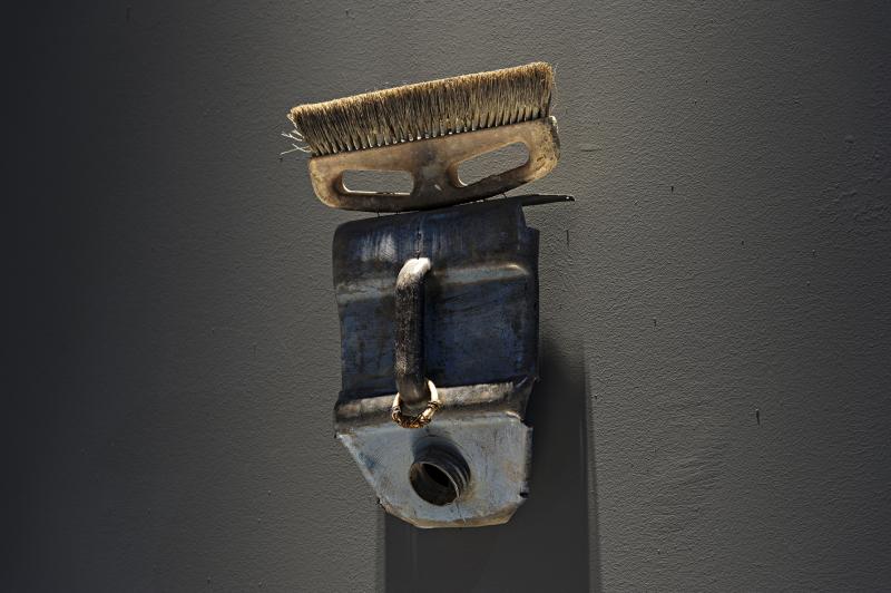 Romuald Hazoumé, "Chef de village", 2013, verschiedene Materialien, Neue Galerie Graz, Universalmuseum Joanneum, Foto: Universalmuseum Joanneum/N. Lackner © Bildrecht, Wien, 2017