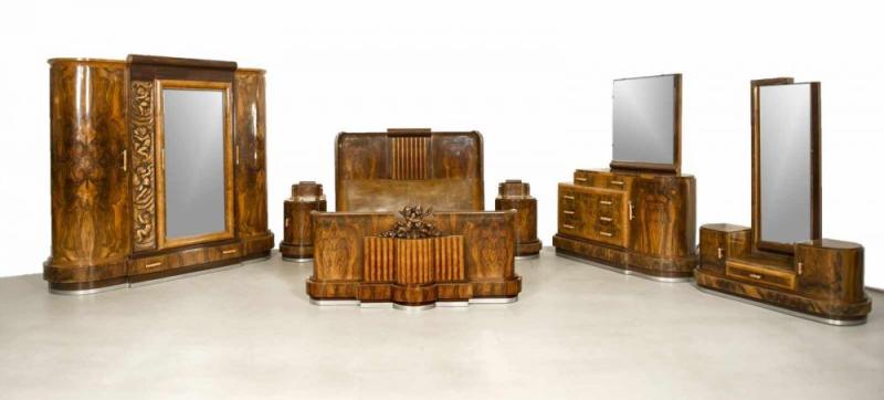 Seltenes Art Déco Schlafzimmer, Paris um 1920, Nussbaum und Kaukasisches Nussbaum-Wurzelholzfurnier, 6-teilig Mindestpreis:	9.000 EUR