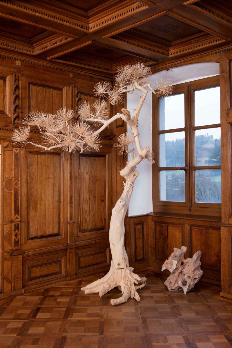 Shi Jinsong, Lack Pine Tree, 2011 Holz Courtesy Sigg Collection © Shi Jinsong