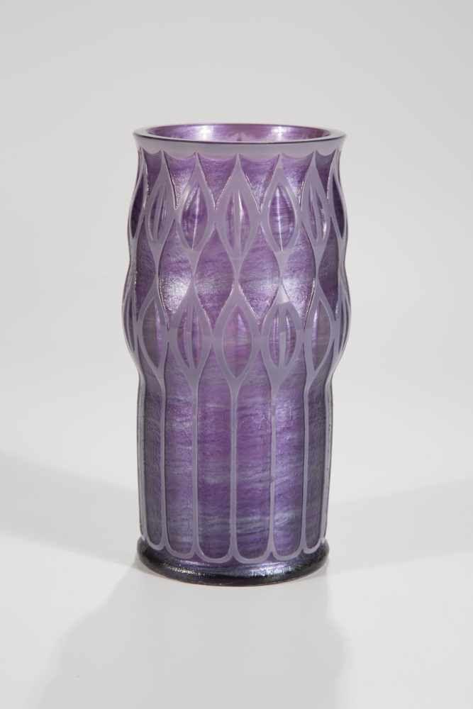 Bedeutende und seltene Vase "Penséé Melusin mit Opalviolett" Adolf Beckert (Entwurf), Loetz Wwe., Klostermühle, 1909/10, Schätzpreis:	9.000 - 12.000 EUR