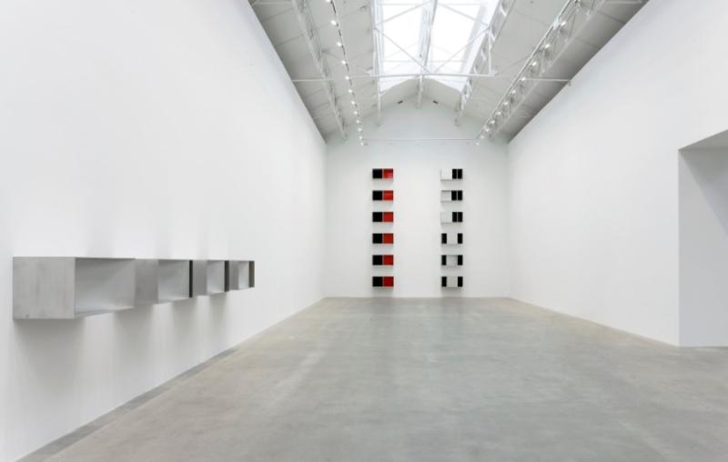 Installation view Monumental Minimal, Galerie Thaddaeus Ropac Paris Pantin 2018. Donald Judd Art © Judd Foundation / Adagp, Paris 2018. Photo: Charles Duprat.