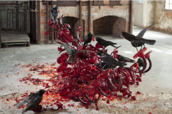 Jarvier Perez, Carrona (Carrion), 2011. Hand blown glass and stuffed crows. Glasstress at the Boca Musuem of Art & Art School