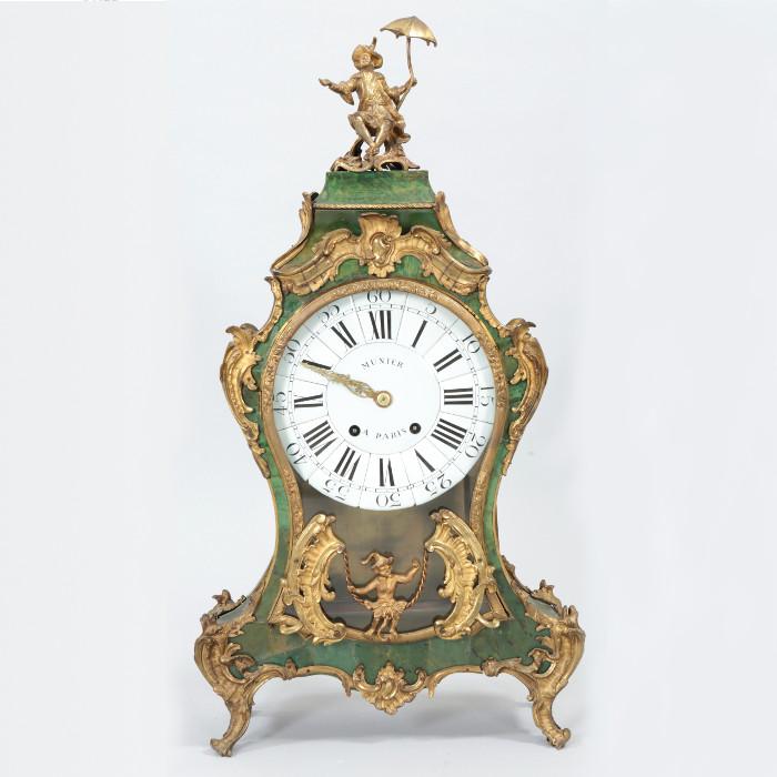 Lot 509 Prunkvolle Louis XV-Pendule Holz/Bronze, wohl Nicolas Munier, um 1750 Schätzpreis 1.800,- EUR