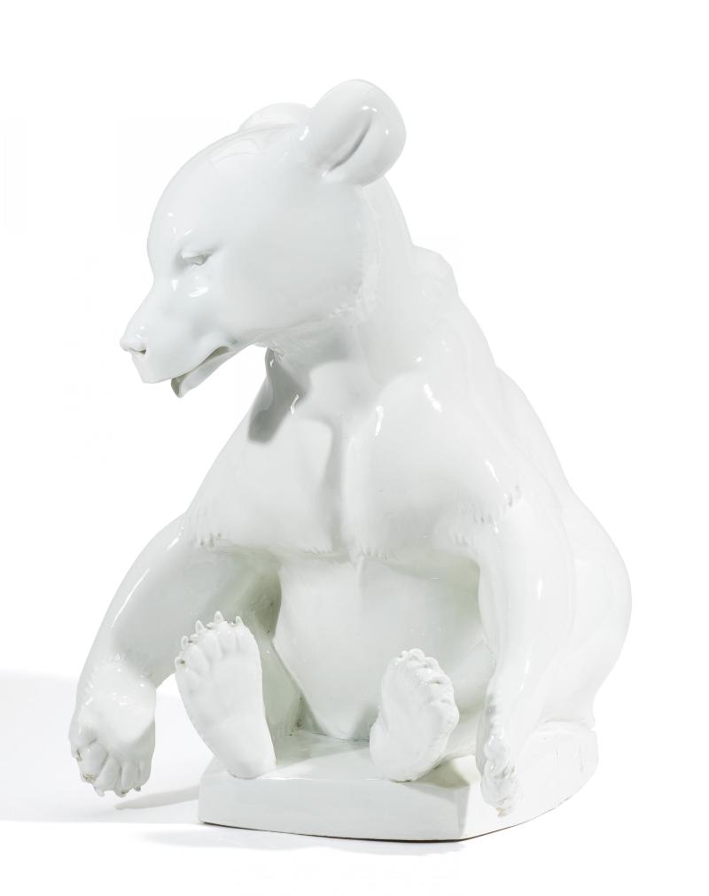 Großer Bär  Meissen | Vor 1934 | Modell M. Esser, 1929 | Porzellan | Ca. 63,5cm  Ergebnis: 32.250 Euro