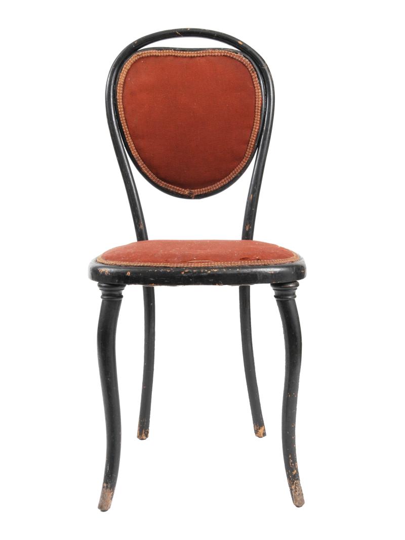 Sessel Nr. 3  Michael Thonet und Söhne | Zwischen 1846 und 1849 | Entwurf Michael Thonet / Peter Hubert Desvignes | Buchen- und Eschenholz, schichtverleimt gebogen, Polsterung | 91,5x42,5x53cm  Taxe: 6.500 - 7.000 Euro