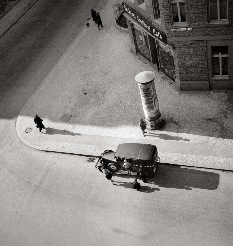 Eva Besnyö, Selbstportrait, Berlin, 1931, Silbergelatine  © Eva Besnyö / MAI