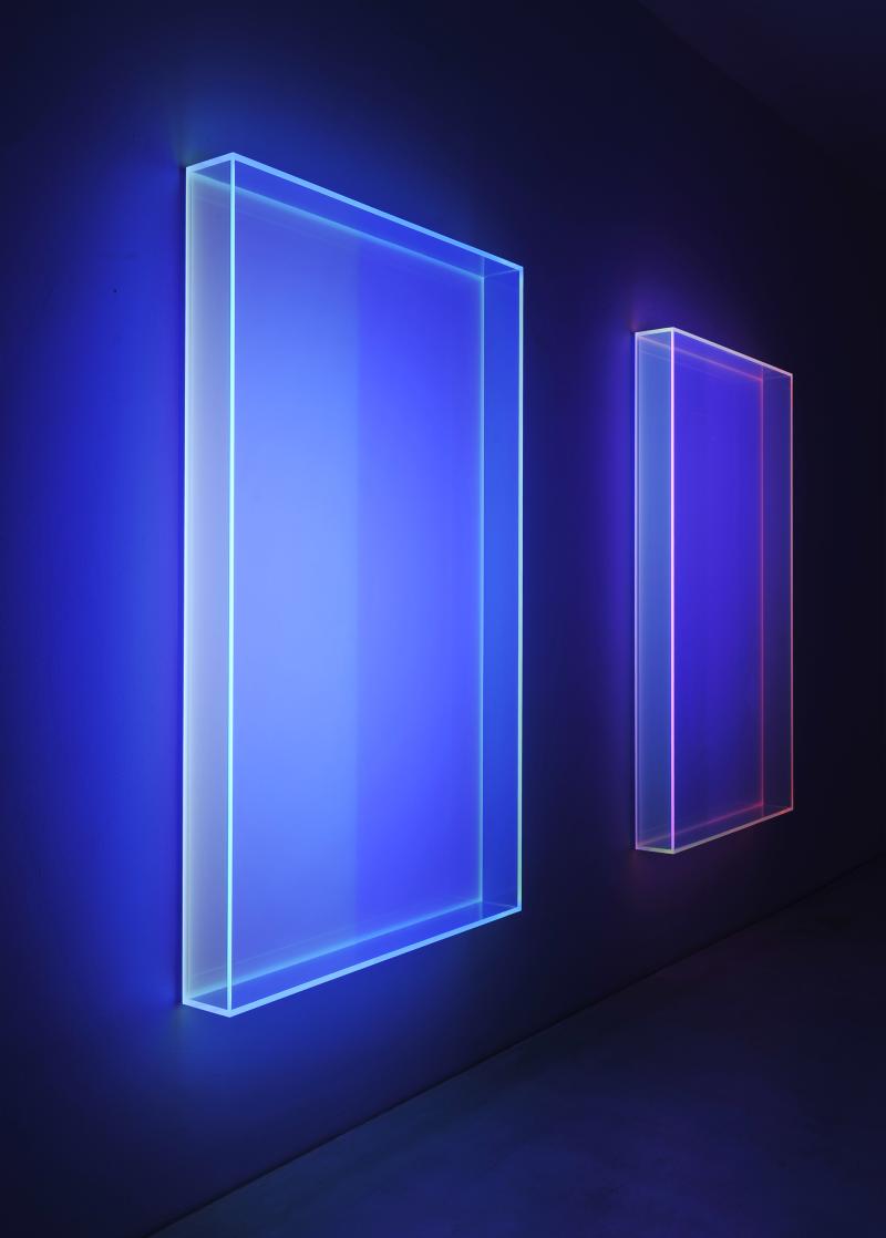 Galerie Taguchi Fine Art, Ltd., Tokyo (left) Regine Schumann Colormirror Softgreen Vertical Cologne, 2018 Acrylglas, fluoreszierend 150 x 90 x 12 cm ©Regine Schumann (right) Regine Schumann Colormirror Soft Pink Vertical Cologne, 2018 Acrylglas, fluoreszierend 150 x 90 x 12 cm ©Regine Schumann