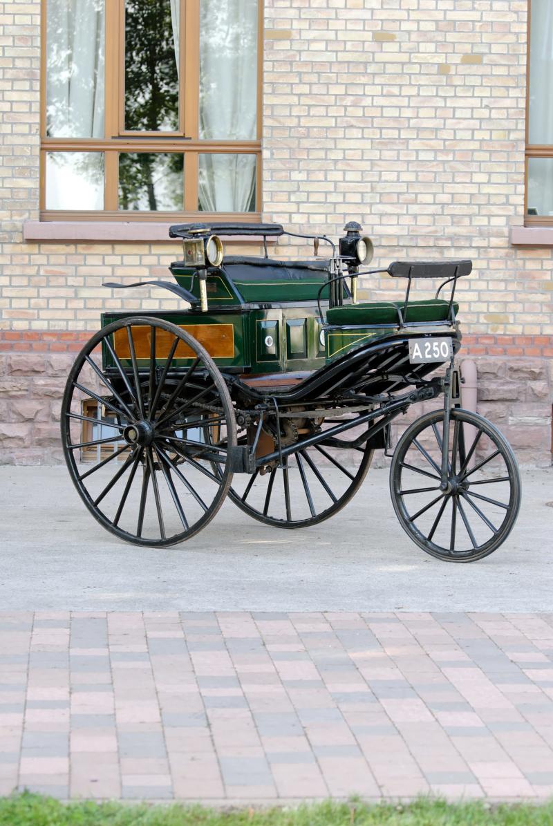 Benz Patent-Motorwagen Nummer 3“, Mit diesem Fahrzeug unternahm Berta Benz mit ihren beiden Söhnen 1888 die erste Überlandfahrt in der Geschichte des Automobils. © Daimler AG