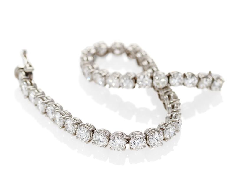 René Kern Diamant-Armband | Düsseldorf | Um 1960 | 950/- Platin | 33 Brillanten zus.ca. 15 Karat Taxe: 18.000 – 25.000 Euro