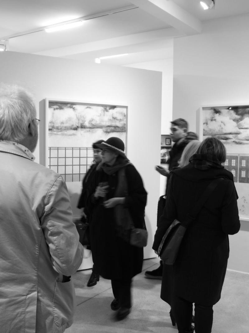 Vernissage "The Storm is Blowing from Paradise" (c) findART.cc Foto frei von Rechten.