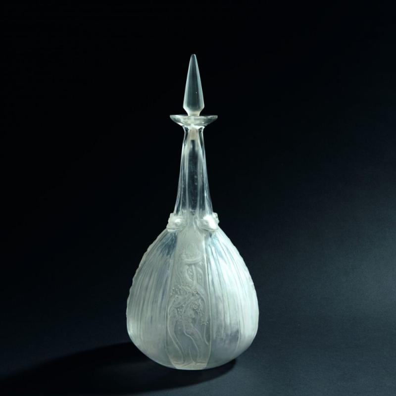 René Lalique, Karaffe 'Sirènes et Grenouilles', 1911 Karaffe 'Sirènes et Grenouilles', 1911  Aufrufpreis:	3.000 EUR Schätzpreis:	3.000 - 4.000 EUR Zuschlagspreis:	3.400 EUR