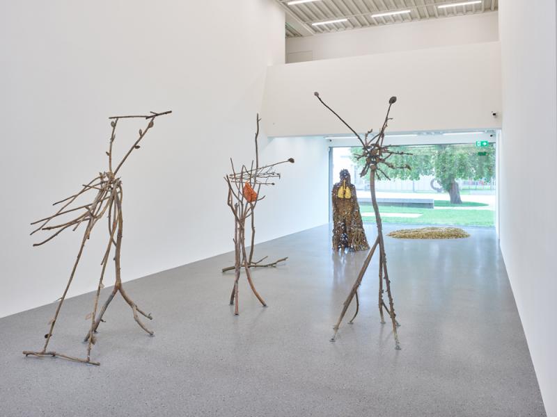 Blick in die Ausstellung "Giuseppe Penone" in der Modernen Galerie des Saarlandmuseums © VG Bild-Kunst, Bonn 2019 / Foto: Tom Gundelwein/Stiftung Saarländischer Kulturbesitz