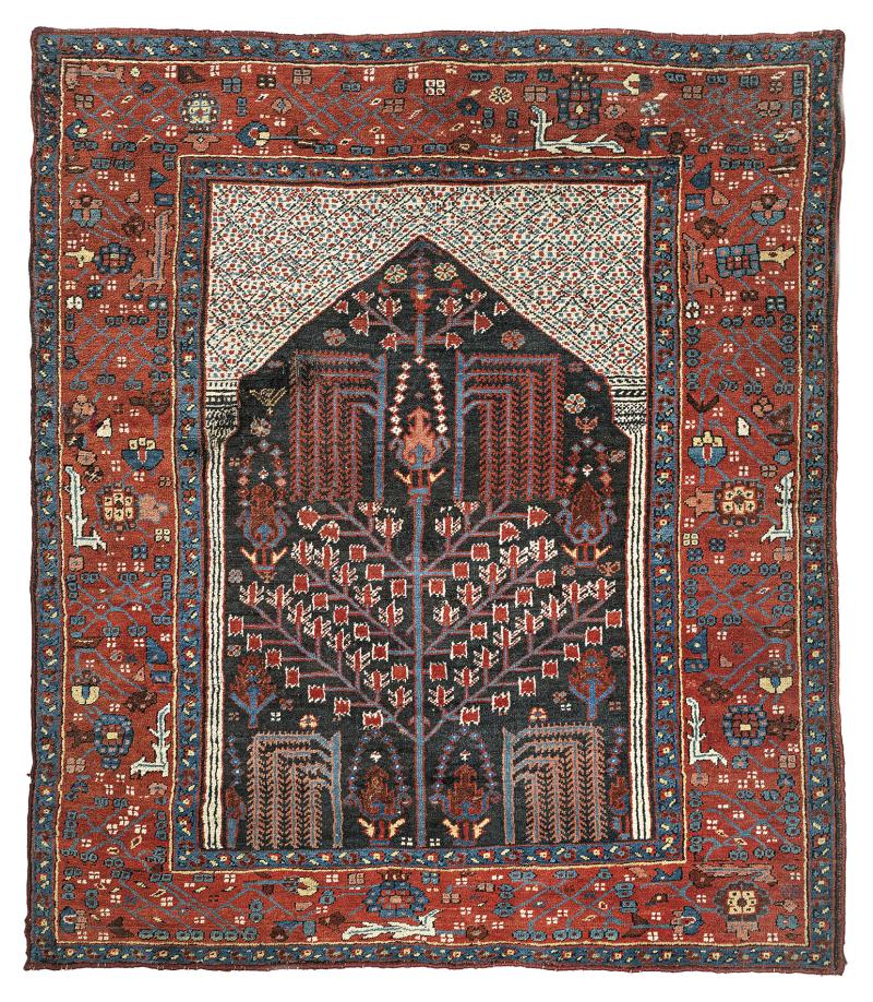 Bakhshaish, Nordwestiran, ca.142 x 126 cm, 19. Jh. Einzigartig kleiner und wunderbar proportionierter Teppich der Heriz- Gruppe. Eine indigoblaue Gebetsnische, gefüllt mit Lebensbäumen und Trauerweiden wird von zwei weißen Säulen und einem Baldachin eindrucksvoll umrahmt. Die aufwendig konstruierte, zartrote Bordüre unterstreicht zusätzlich die große Liebe der Knüpfer von Bakhshaish für Bäume, Blumen und Pflanzen. Kette und Flor Schafwolle, Schüsse in Baumwolle. Guter Erhaltungszustand. Rufpreis