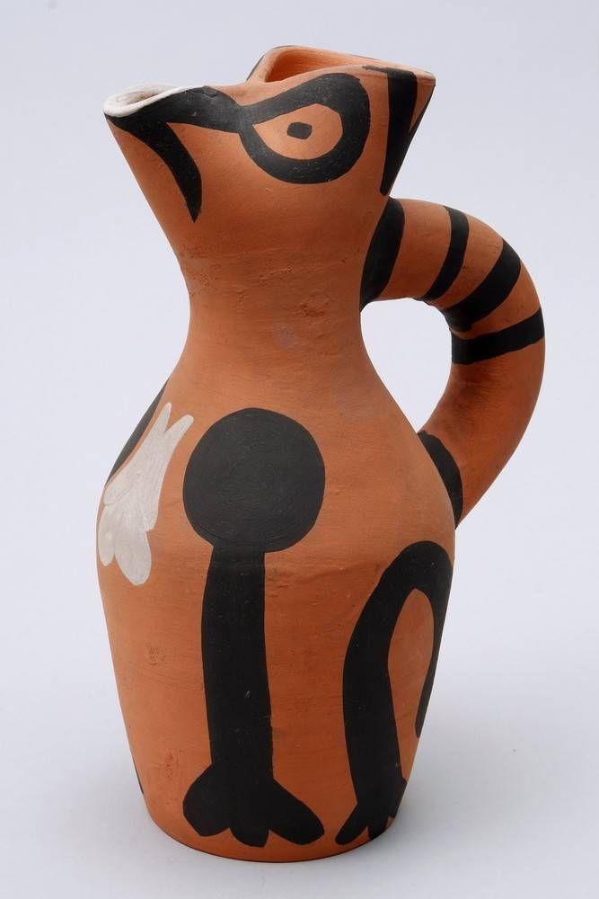 Pablo Ruiz Picasso (1881, Málaga, Spanien - 1973, Mougins, Frankreich)  "Yan Pitcher", roter Scherben mit schwarzer und weißer Engobemalerei, Auflage 400 Stk.,  Aufrufpreis:	2.800 EUR