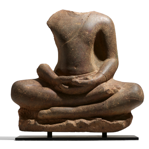 Bedeutender Buddha in Meditation  Khmer | Pre Angkor-Zeit (100-900) Spätes 6.-frühes 7. Jh.  Höhe 63,5cm Ergebnis: 42.570 Euro