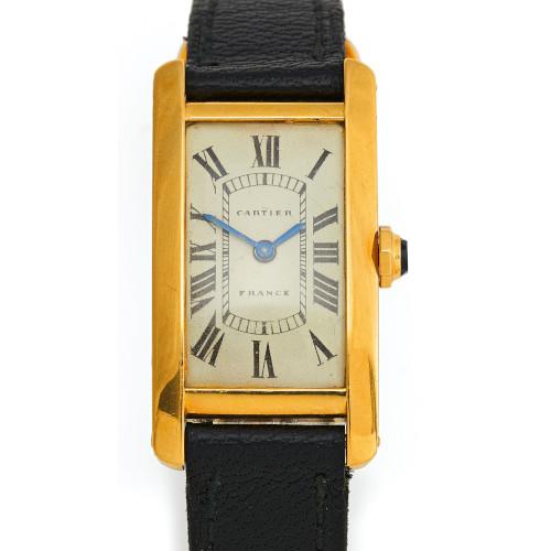 Cartier Damenuhr  Tank Cintrée | Frankreich | Um 1930 | 750/-Gelbgold |  Ø 1,8x2,7cm  Ergebnis: 18.060 Euro