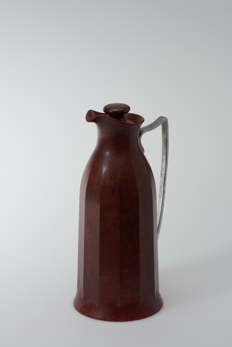 Thermoskanne, Patent Nr. 327838, 2424 JUG, um 1925 Ausführung: Thermos Ltd., England Bakelit, Thermoplastik; 29 × 12 × 12 cm Sammlung Kargl 31.02.05.10.85 Foto: © MAK/Georg Mayer