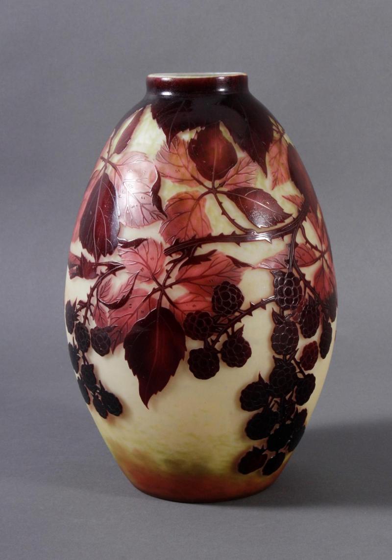 Los-Nr. 1143 André Delatte, Glasvase Nancy um 1910, Große Brombeervase. Klarglas mit gelb/weißen Pulvereinschmelzungen, Rot-/ Braun überfangen. ... Ausruf: 1.150,00 €