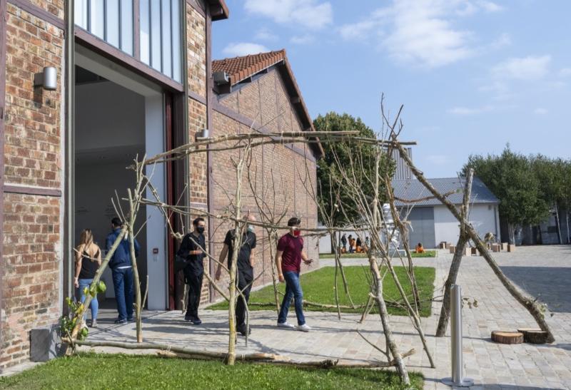 Outside view of Galerie Thaddaeus Ropac Pantin during Jeune Création, September 2020. Photo: Charles Duprat