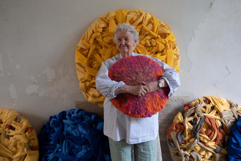 Sheila Hicks, Constellation, 2020 Foto: Cristobal Zanartu © VG Bild-Kunst